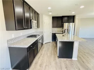 Photo #5: 2336678 Listing 