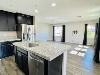 Photo #6: 2336678 Listing 