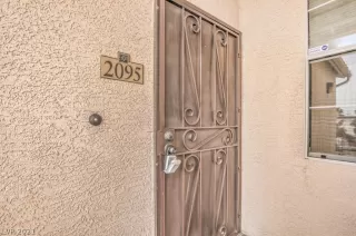 Photo #4: 2336679 Listing