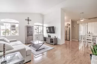 Photo #5: 2336679 Listing