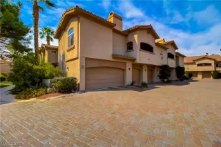 Photo #1: 2336692 Listing