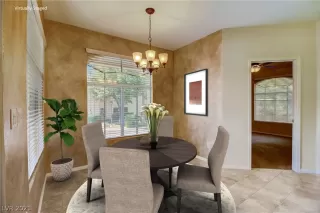 Photo #4: 2336692 Listing