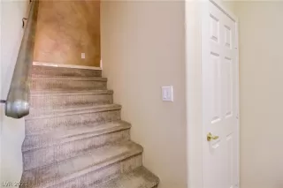 Photo #6: 2336692 Listing