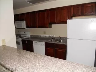 Photo #3: 2336706 Listing