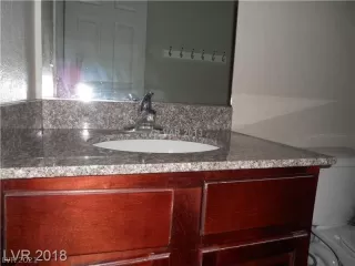 Photo #6: 2336706 Listing