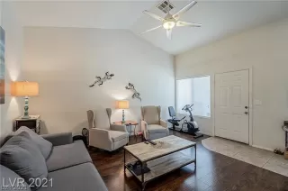 Photo #2: 2336772 Listing 