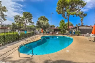 Photo #2: 2336794 Listing