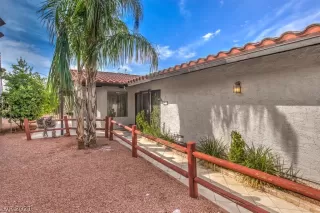 Photo #3: 2336794 Listing