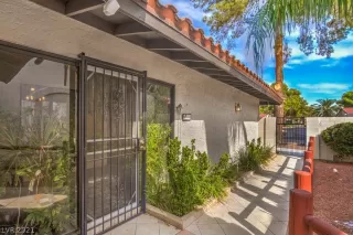 Photo #4: 2336794 Listing