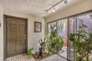 Photo #5: 2336794 Listing