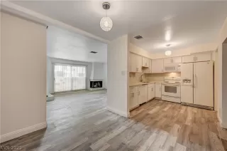 Photo #2: 2336823 Listing