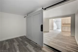 Photo #3: 2336823 Listing