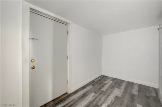 Photo #4: 2336823 Listing