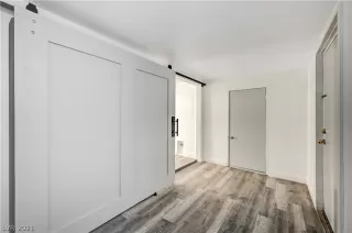 Photo #5: 2336823 Listing