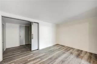 Photo #6: 2336823 Listing