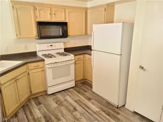 Photo #3: 2336828 Listing