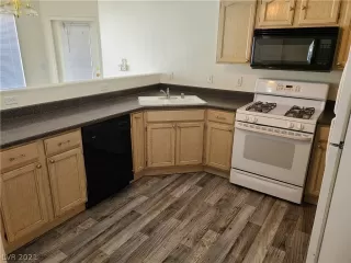 Photo #4: 2336828 Listing