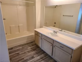 Photo #6: 2336828 Listing