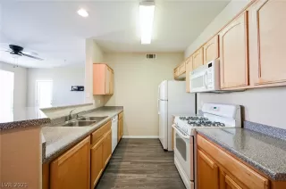 Photo #3: 2336840 Listing 