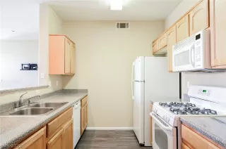 Photo #4: 2336840 Listing 