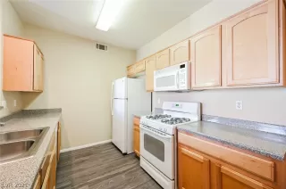 Photo #5: 2336840 Listing 