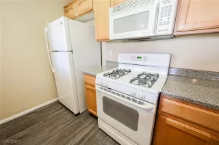 Photo #6: 2336840 Listing 