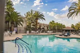 Photo #5: 2336859 Listing 