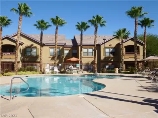 Photo #3: 2336884 Listing