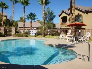 Photo #4: 2336884 Listing