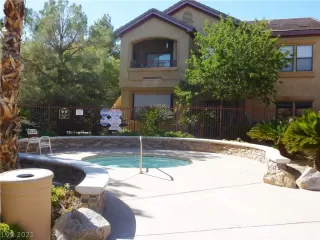 Photo #5: 2336884 Listing