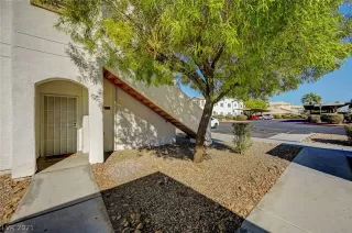 Photo #3: 2336905 Listing