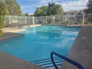 Photo #2: 2336913 Listing