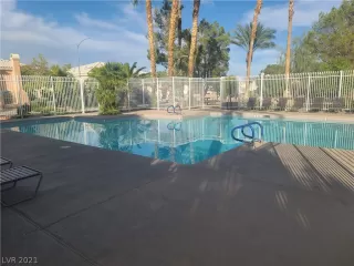 Photo #5: 2336913 Listing