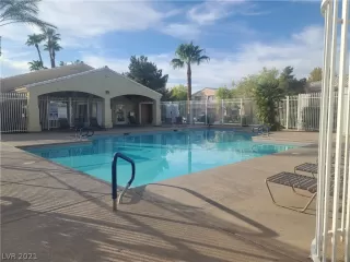 Photo #6: 2336913 Listing