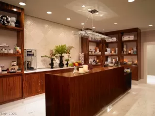 Photo #4: 2336915 Listing