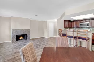 Photo #4: 2336917 Listing 