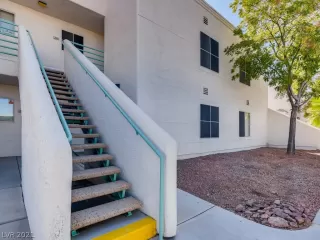 Photo #2: 2336926 Listing