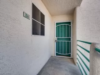 Photo #3: 2336926 Listing