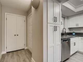 Photo #4: 2336926 Listing