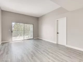 Photo #5: 2336926 Listing