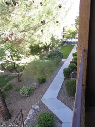 Photo #3: 2336929 Listing