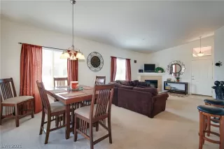 Photo #3: 2336942 Listing