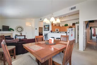 Photo #4: 2336942 Listing