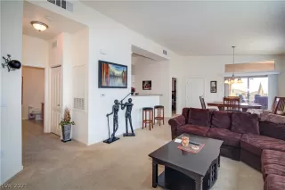 Photo #5: 2336942 Listing