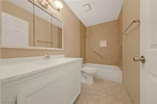 Photo #3: 2336943 Listing