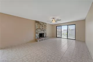 Photo #4: 2336943 Listing