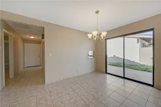 Photo #5: 2336943 Listing