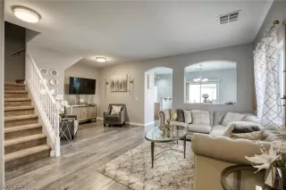 Photo #2: 2337039 Listing 