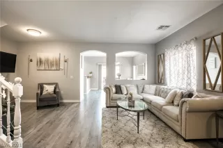 Photo #3: 2337039 Listing 