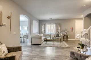 Photo #4: 2337039 Listing 